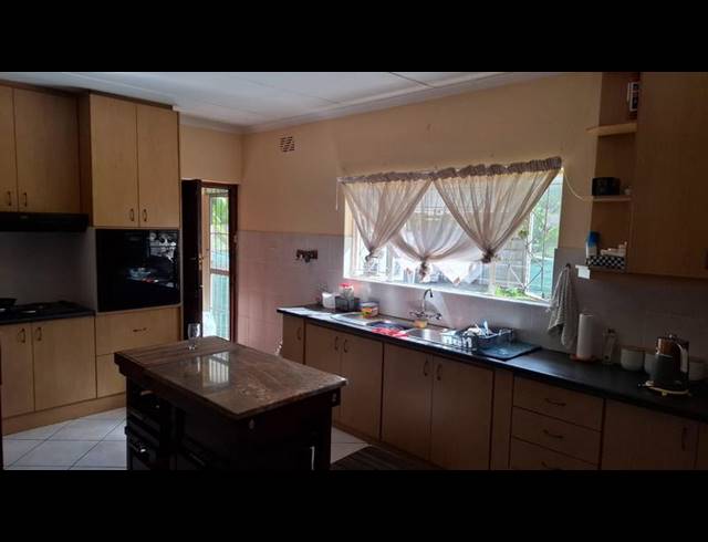 3 BEDROOM PROPERTY TO RENT IN CHRISMAR